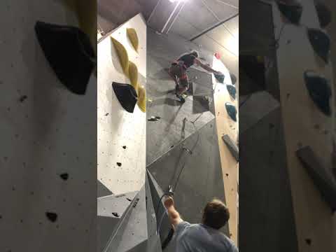 Chris Sharma. Master des légendes. Climb up Porte d'Italie. Paris. 4 septembre 2021.