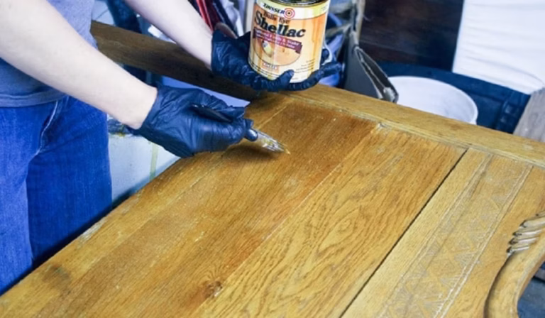 table de rempotage pliante : pratique et rangement